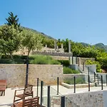 Bella Vista - *